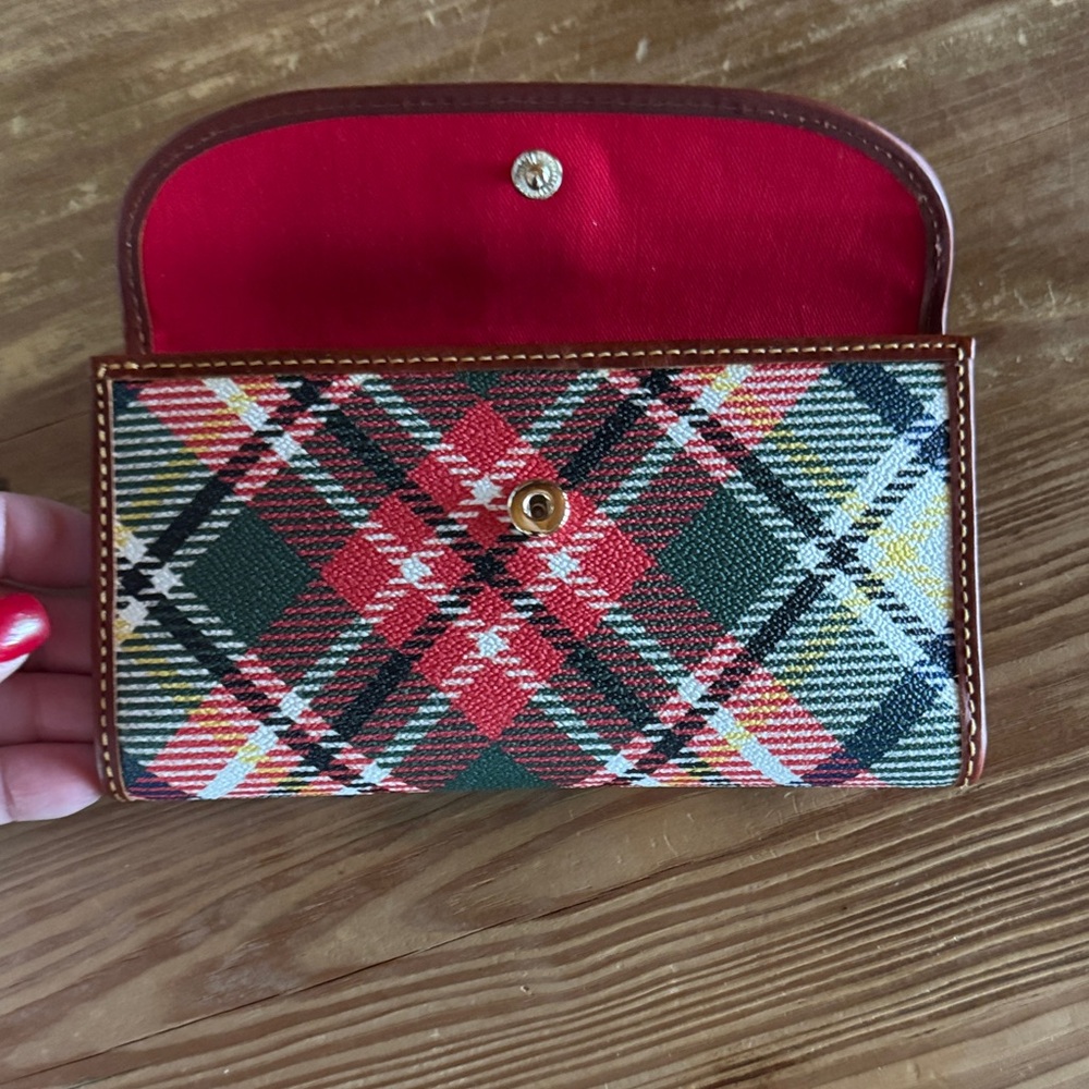 Dooney & Bourke Windsor Continental White Tartan Plaid Wallet - Picture 5 of 10
